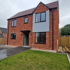 3 bedroom detached house to rent - Photo 3