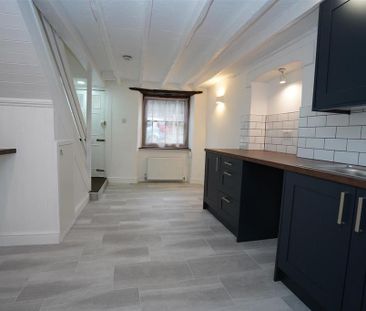 2 bedroom terraced house to rent - Photo 3