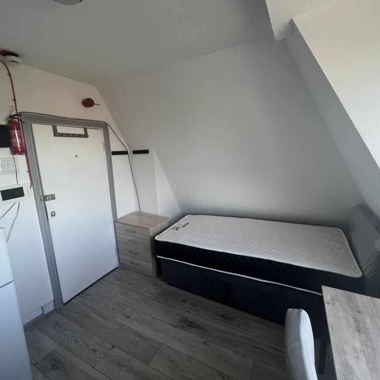 Studio to rent - Photo 1