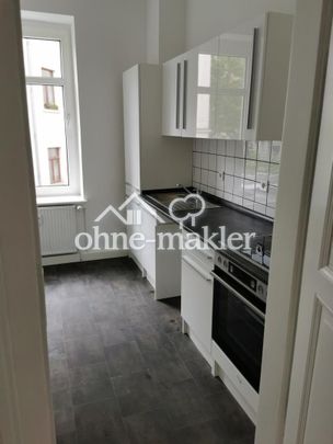 2-Zi-Altbau-Traum, renoviert, mit Einbauküche, Tageslichtbad und Badewanne - Photo 1