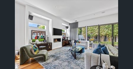 A Rare Luxury Rental Offering in Essendon’s Coveted Windy Hill Precinct - Photo 5