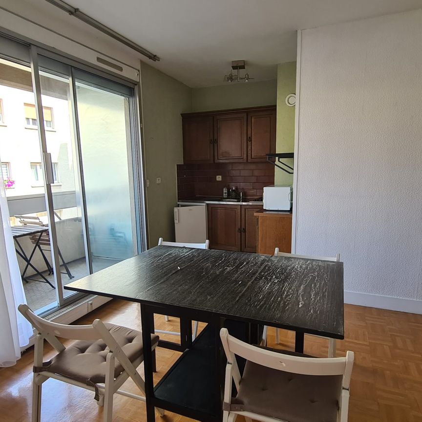 Reims Beau type avec balcon centre - Photo 1