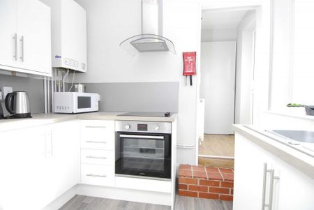 36 Houndiscombe Road, Flat 2 - Photo 3