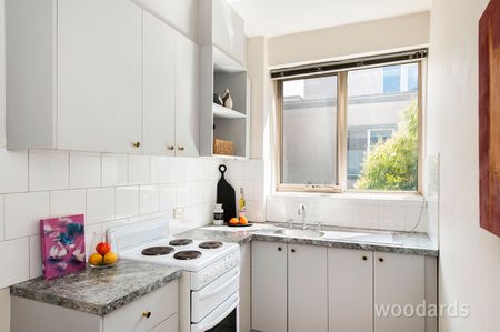 Bright and Versatile Apartment in Prime Hawthorn Location - Photo 3