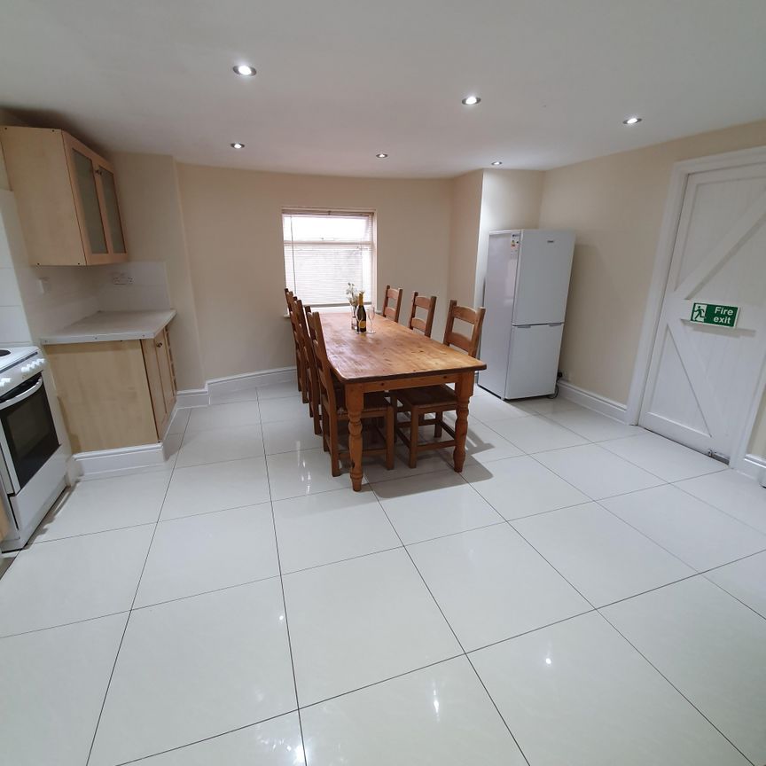 Sandown Road, Liverpool, L15 - Photo 1