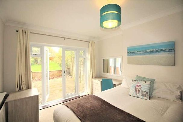 London Road, Reading, RG6 - Photo 1