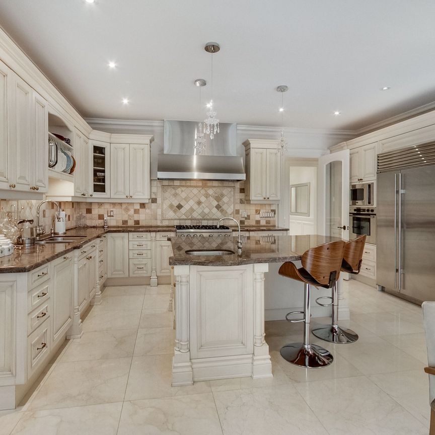 For Lease - 11 York Road, Toronto, Ontario - Photo 1