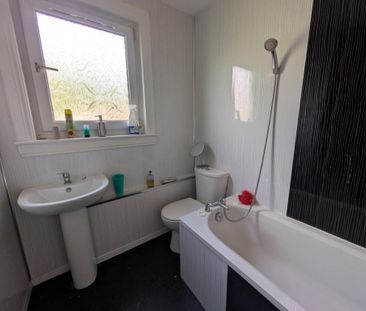 3 bedroom apartment to rent - Photo 3