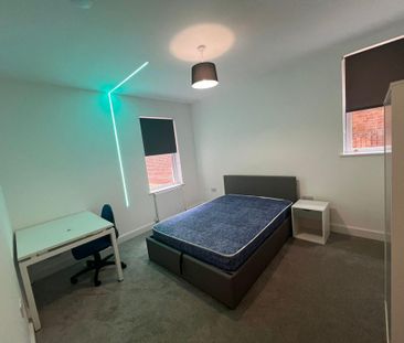 3 bedroom flat to rent - Photo 5