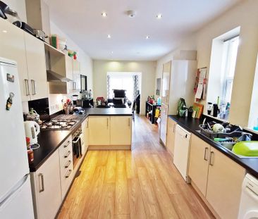 1 bedroom in a house share to rent - Photo 3