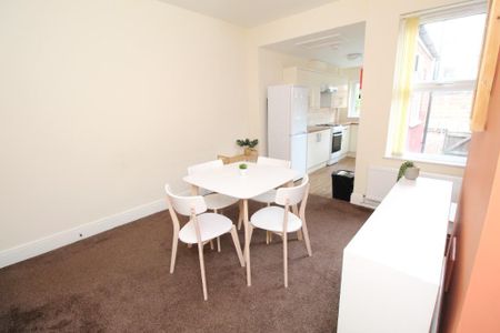 2 bedroom terraced house to rent - Photo 3