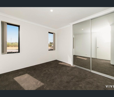 Stylish Three-Bedroom Villa in a Convenient Location - Photo 3