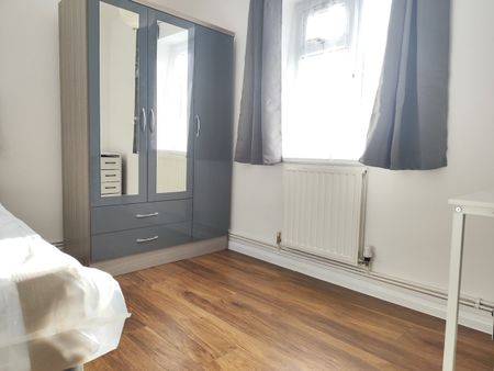 Room in a Shared Flat, Acton, W3 - Photo 2