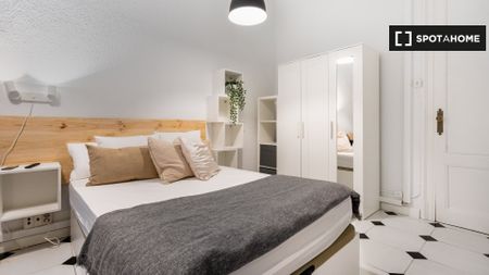 barcelona, Catalonia 08003 - Photo 2