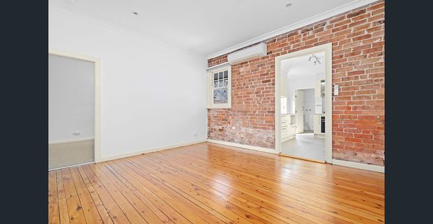 Charming 3-Bedroom Cottage in the Heart of Balmain - Photo 1