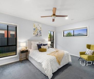 PROPERTY, UNDER APPLICATION - Stylish 4-Bedroom Home in Prime Strat... - Photo 5
