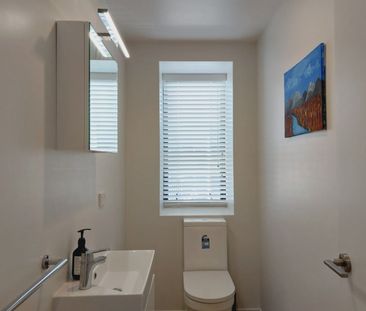 Fully Furnished 3 bedroom Modern Apartment - Photo 6