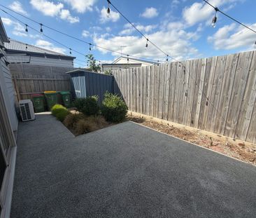 Stylish & Low Maintenance 2 Bedroom Unit in Prime Location. - Photo 5