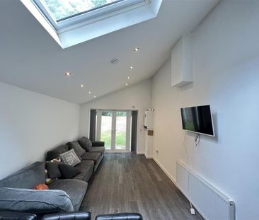 5 bedroom end of terrace house to rent - Photo 6