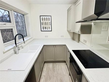 2 bedroom terraced house to rent - Photo 4