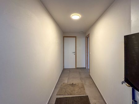 Volledig gerenoveerde woning met 3 slaapkamers, carport en tuin. - Foto 2