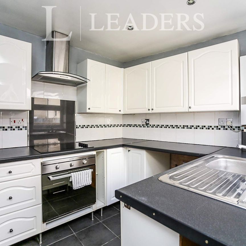 2 bedroom maisonette to rent Canterbury Street, Gillingham, ME7 - Photo 1