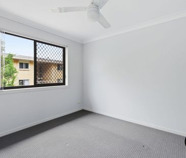 Spacious Townhouse Living in a Convenient Coorparoo Location - Photo 3