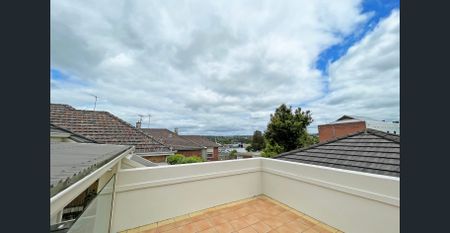 Outstanding Inner Town Home - Photo 2