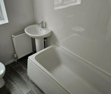 3 bedroom flat to rent - Photo 6