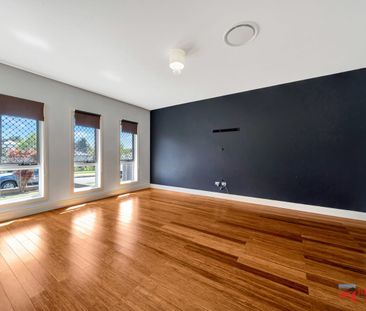 SPRAWLING 5 BED EXECUTIVE HOME - TRIPLE GARAGE plus SIDE ACCESS - 6... - Photo 2