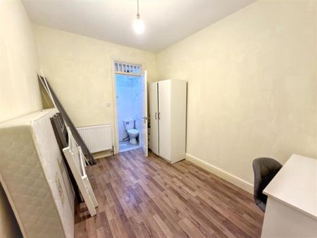 Room in a Shared House, Holbrook Road, E15 - Photo 3