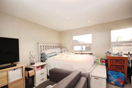 Drummond Road, Guildford, Surrey, GU1 4NX - Photo 3