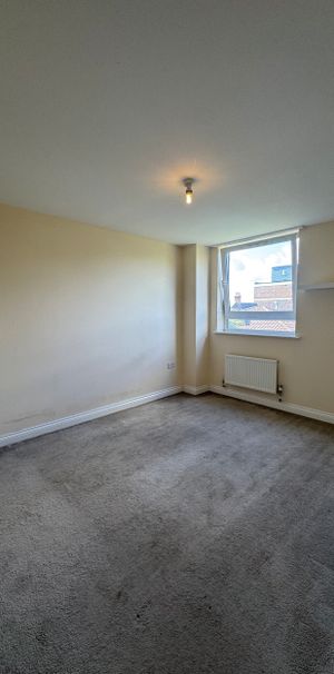 QUEENSWAY, BLETCHLEY - 1 BEDROOM - Photo 1