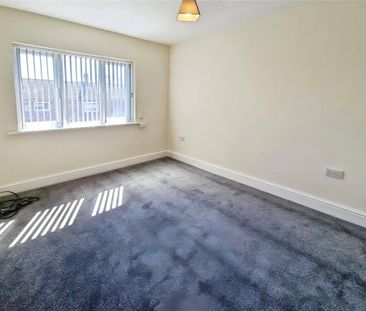 3 bedroom end of terrace house to rent - Photo 2