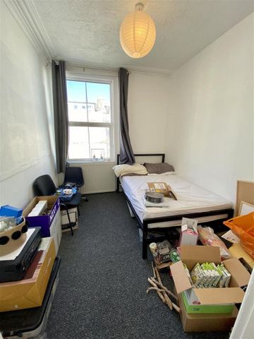 6 bedroom house to rent - Photo 3