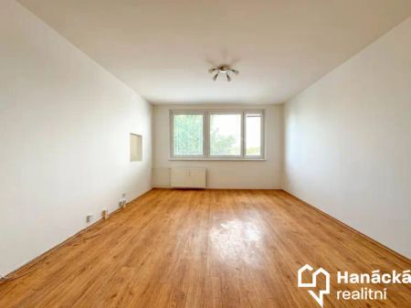Pronájem světlého bytu 3+1 s lodžií na ul. Stiborova - Фото 2