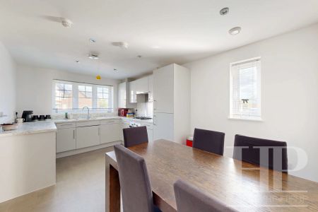 Cornwell Avenue, Crawley, RH10 - Photo 4