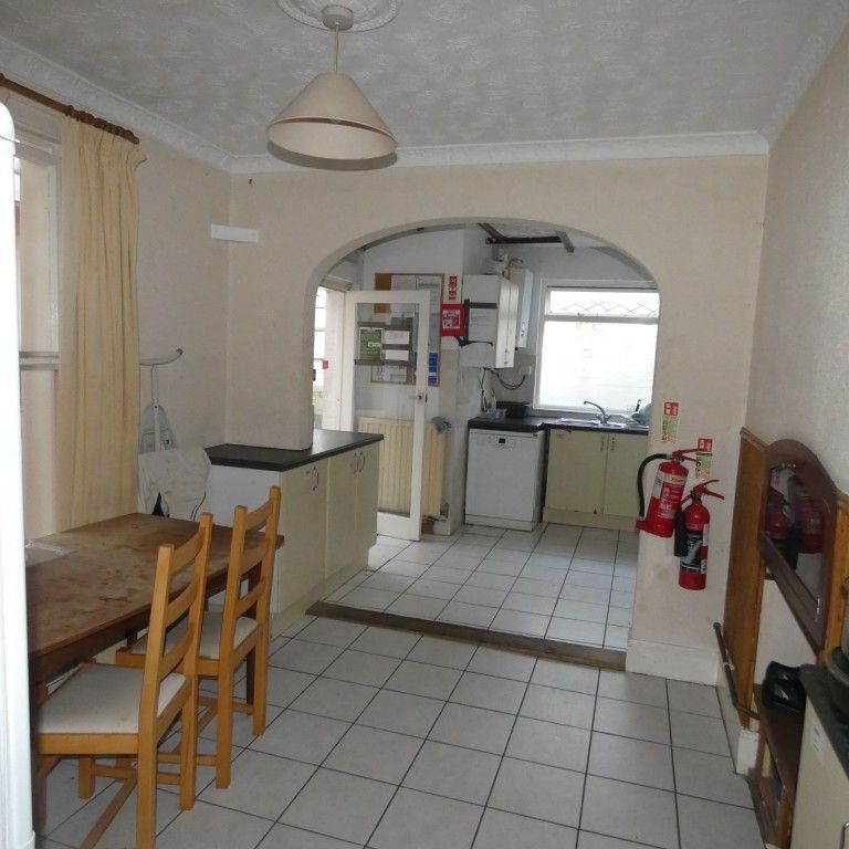 1 bed House Share - To Let - Photo 1