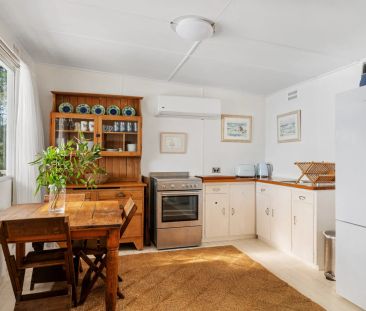 Charming Coastal Cottage - Photo 3