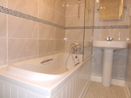 3 bedroom terraced house to rent - Photo 4