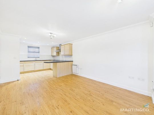 2 bedroom ground floor flat to rent - Photo 1