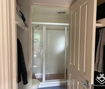 IMMACULATE VILLA IN LEAFY CARINDALE ESTATE - Photo 4