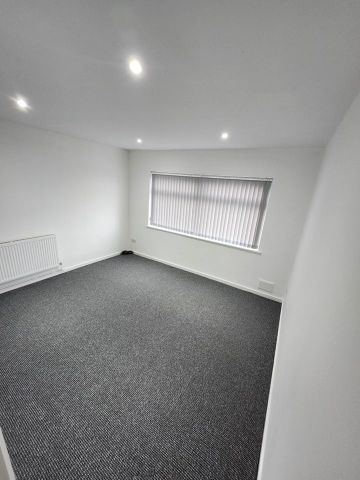 3 Bed Semi-Detached House, Four Acres, BS13 - Photo 2