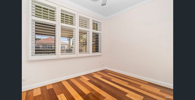 CHARMING MAYFIELD HOME WITH DUCTED AIR - SOLAR AND TESLA BATTERY - Photo 1