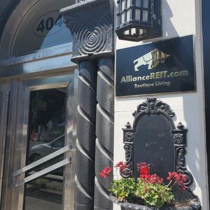 1 Bedroom in Luxury Boutique building in Forest Hill - Photo 3