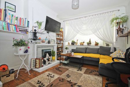 Price £2,300 pcm - Available 31/01/2026 - Unfurnished - Photo 2