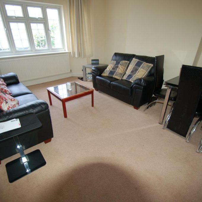 3 bedroom flat to rent - Photo 1