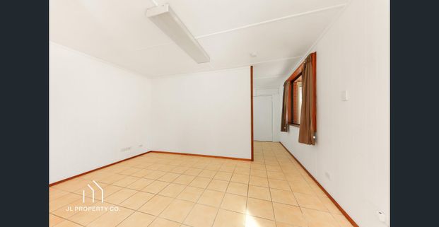One Bedroom Granny Flat Close To Local Amenities - Photo 1