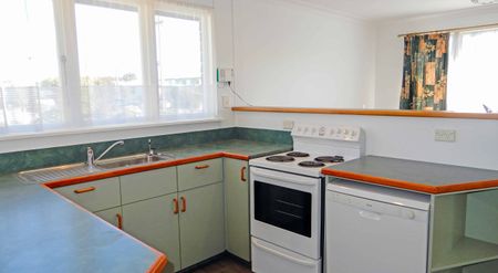 SOUTH HILL FAMILY HOME - Photo 2