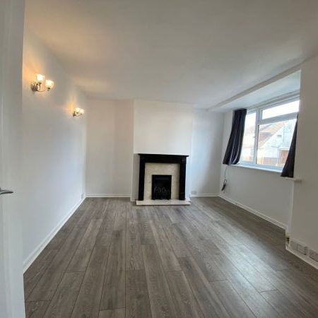 Graham Crescent BN41 2YB 3 bedroom house to rent - Photo 1